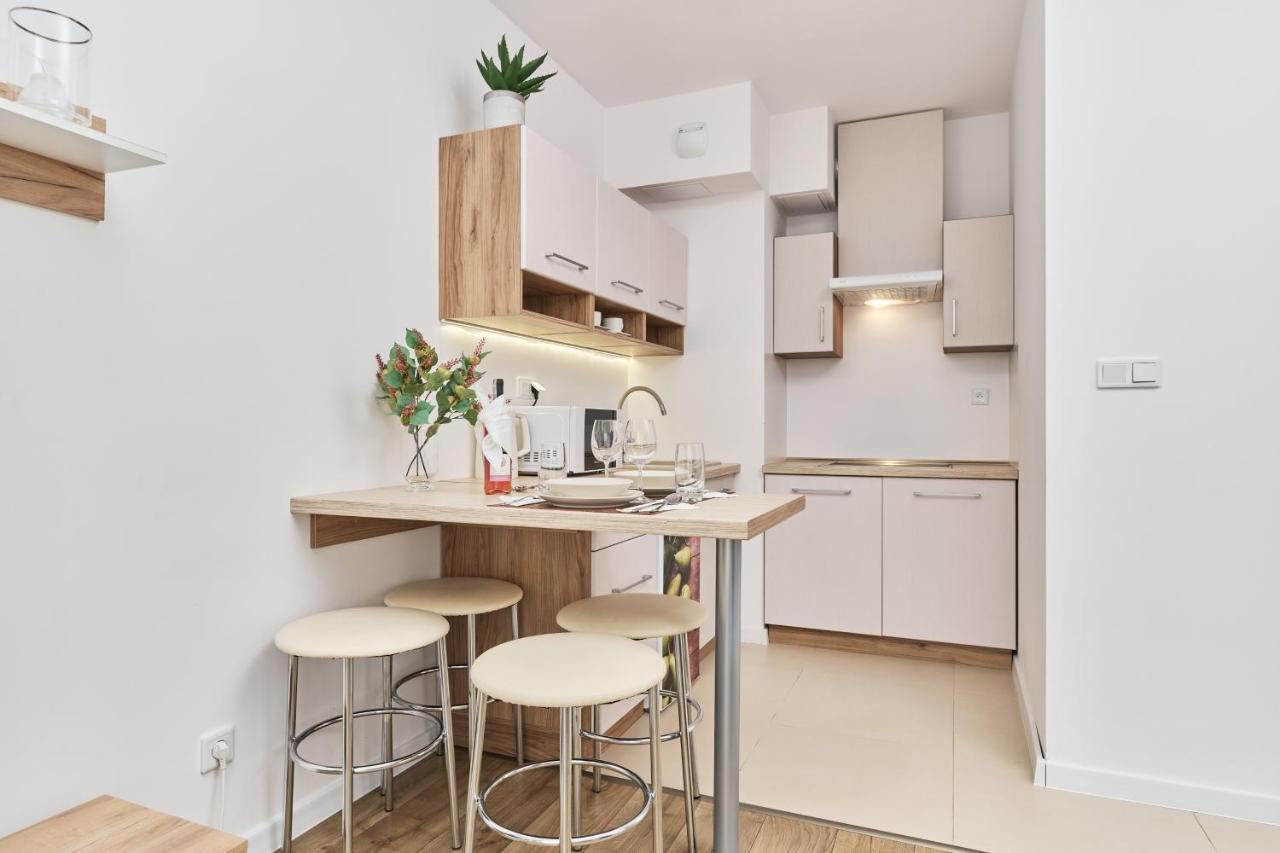 Apartment Krakowska 39 With Ac & Parking & Loggia Wroclaw By Noclegi Renters Exterior photo